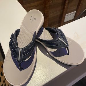 Brand NEW Clarks Navy Cloudsteppers Flipflop
